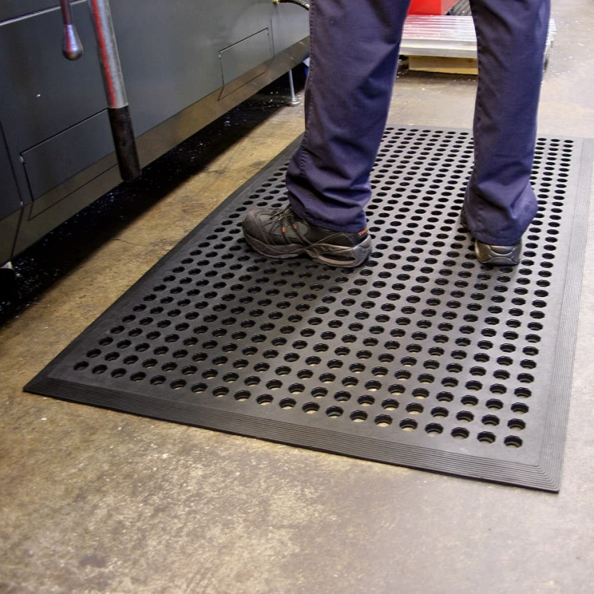 Tapis anti glisse pour les sols industriels et les ateliers