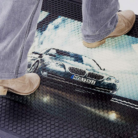 Tapis logo extérieur en relief Tapis logo extérieur en relief