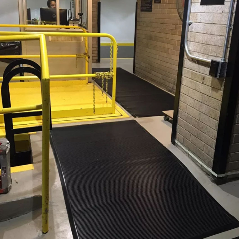 Tapis d'entrée commerce Tapis d'entrée rainuré antidérapant - 1782 - Frontrunner SB