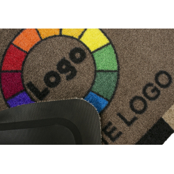 Détail de la personnalisation haute définition et nuancier de 44 couleurs pour tapis de sol