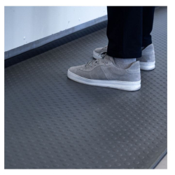 Confort du tapis antifatigue sous les pieds pour station debout prolongée en mousse haute densité