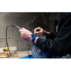 Protection antistatique optimale avec le tapis de table ESD conforme à la norme EN IEC 61340-5-1.