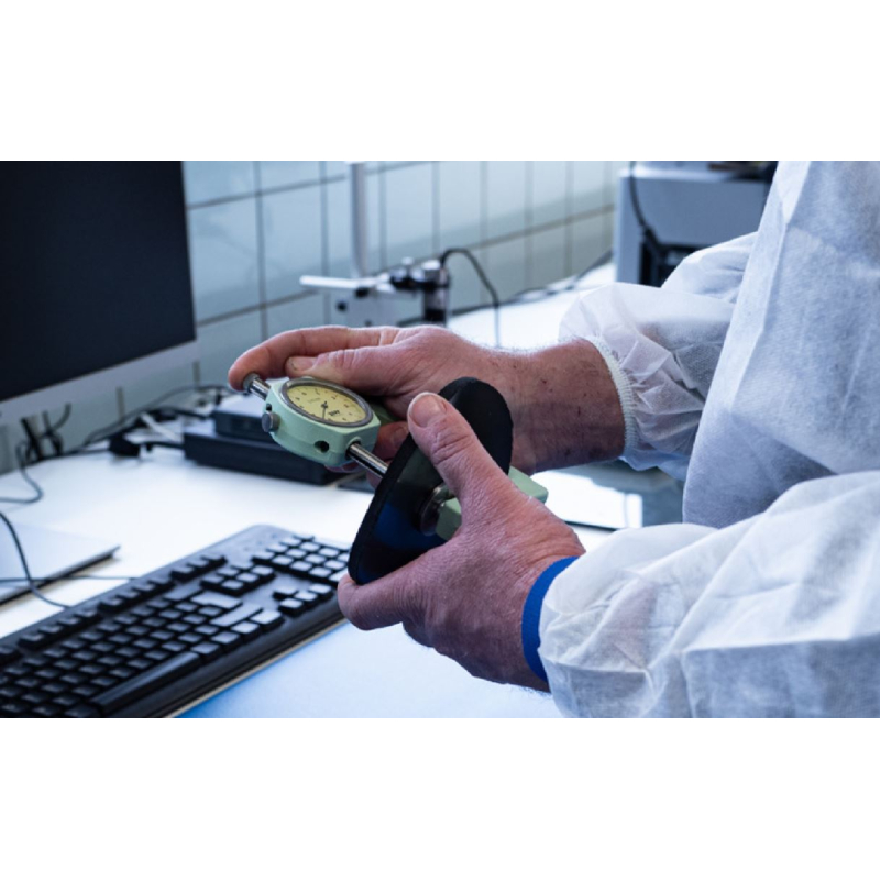 Aménagement d'un laboratoire avec le tapis de table ESD en mousse résiliente pour l'absorption des chocs.