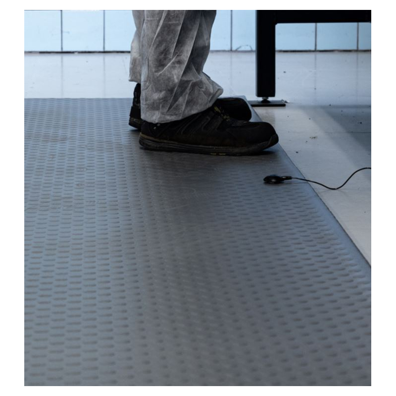 Tapis antifatigue ESD norme EN IEC 61340-5-1 pour laboratoire et maintenance technique.