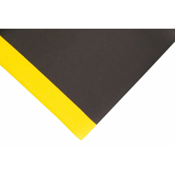 Détail de la bordure jaune de sécurité sur tapis antifatigue ESD noir