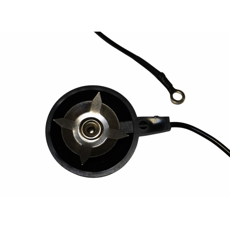 Cordon de mise à la terre pour tapis de sol ESD avec connecteur pression et cosse annulaire.