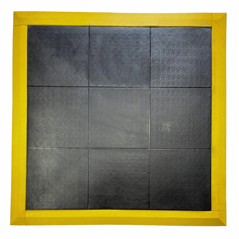 Tapis antifatigue modulaire 91 x 91 cm résistant aux fluides industriels et lubrifiants.