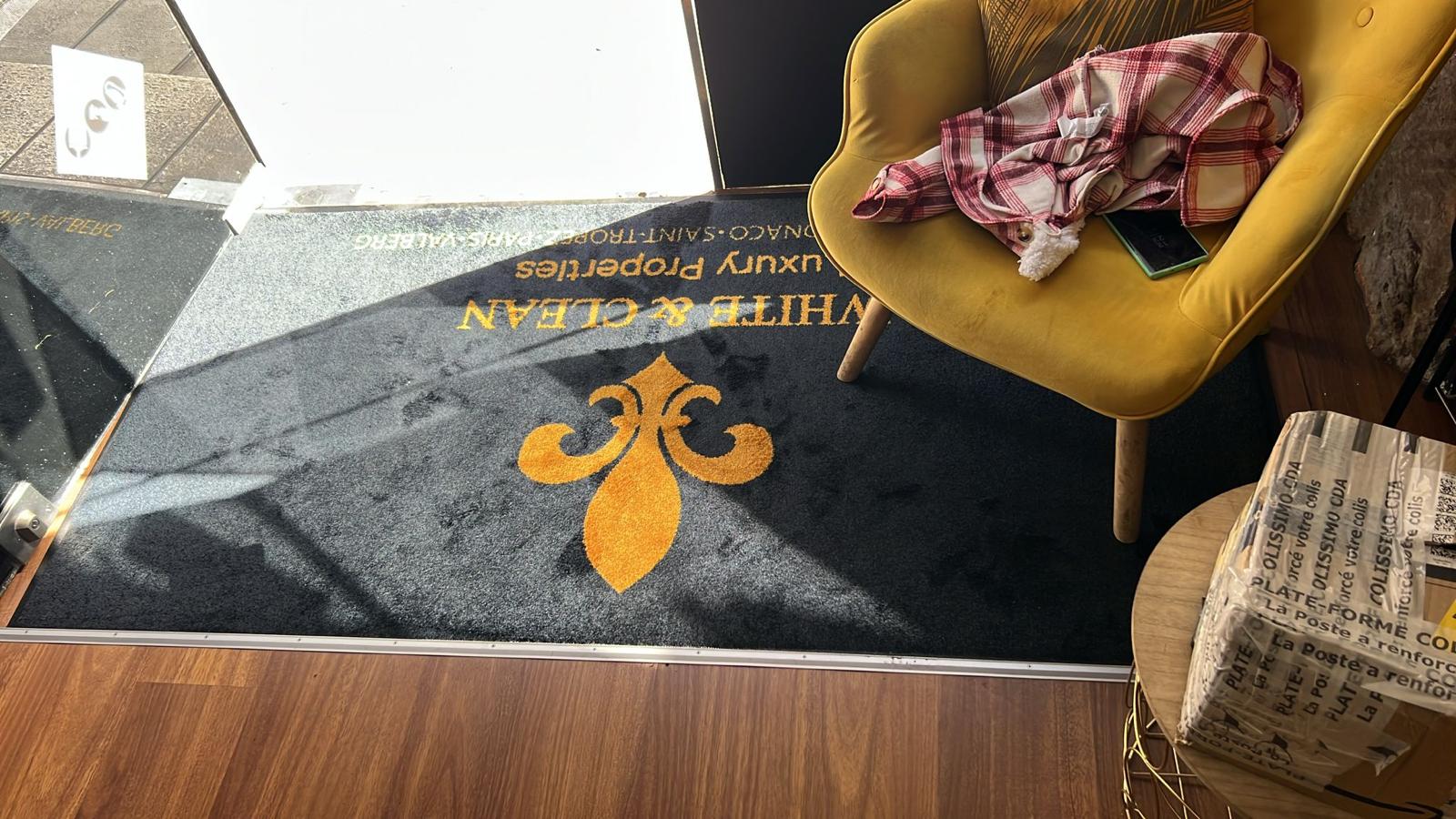 Tapis d'intérieur personnalisé mise en situation