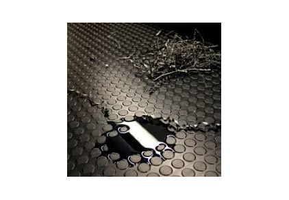 Sol glissant en zone de production : le caillebotis peut-il vraiment faire la différence ?