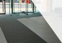 Tapis aluminium professionnel pour une propreté renforcée dans les ERP