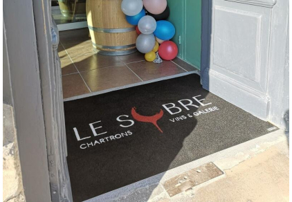 Soigner votre entrée, c’est soigner votre première impression avec les tapis logo