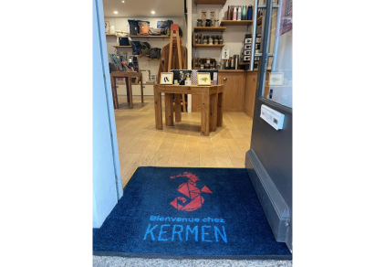 Boutique haut de gamme : Optez pour un tapis personnalisé pour renforcer l’expérience client